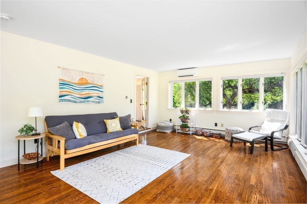 864 Bay Road