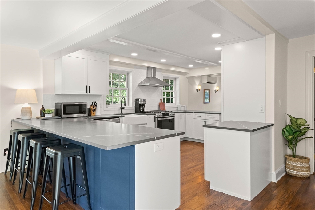 864 Bay Road