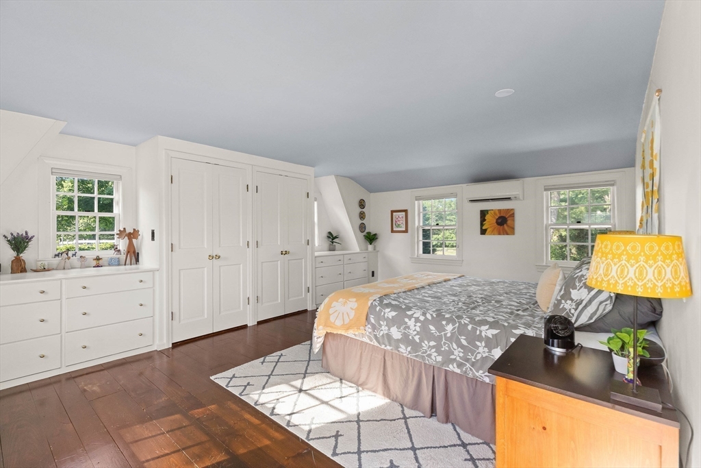 864 Bay Road