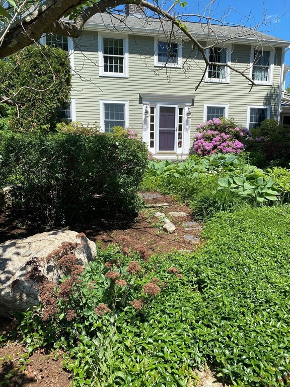 64 Holt Rd
