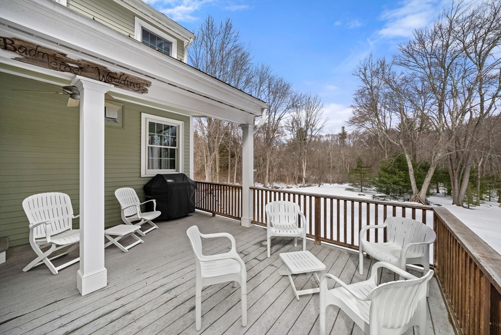 64 Holt Rd