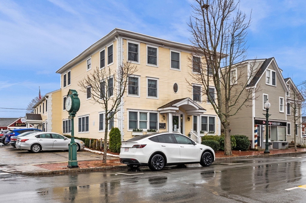 44 Friend St # B