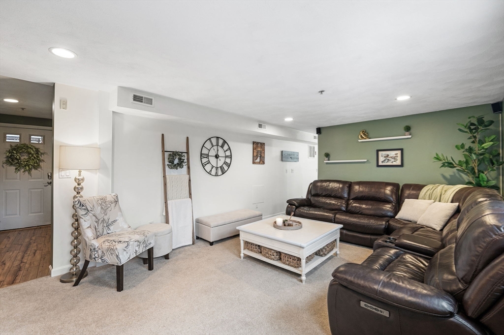 44 Friend St # B