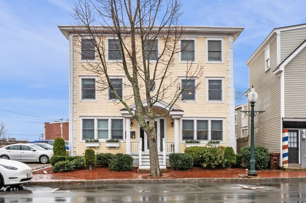 44 Friend St # B