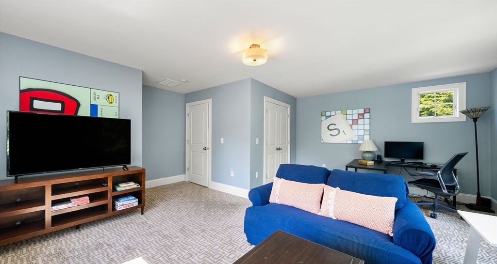 6 Appletree Ln