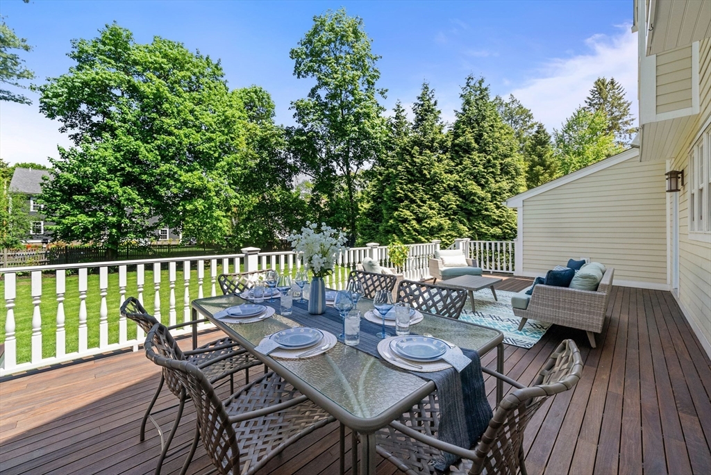 6 Appletree Ln