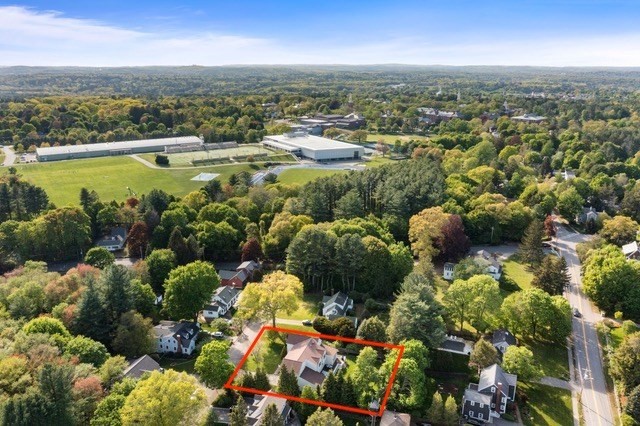 6 Appletree Ln