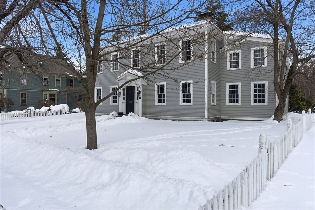 52 Salem St