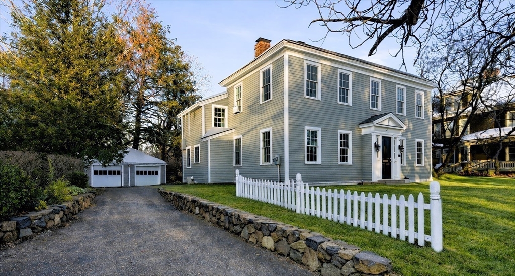 52 Salem St