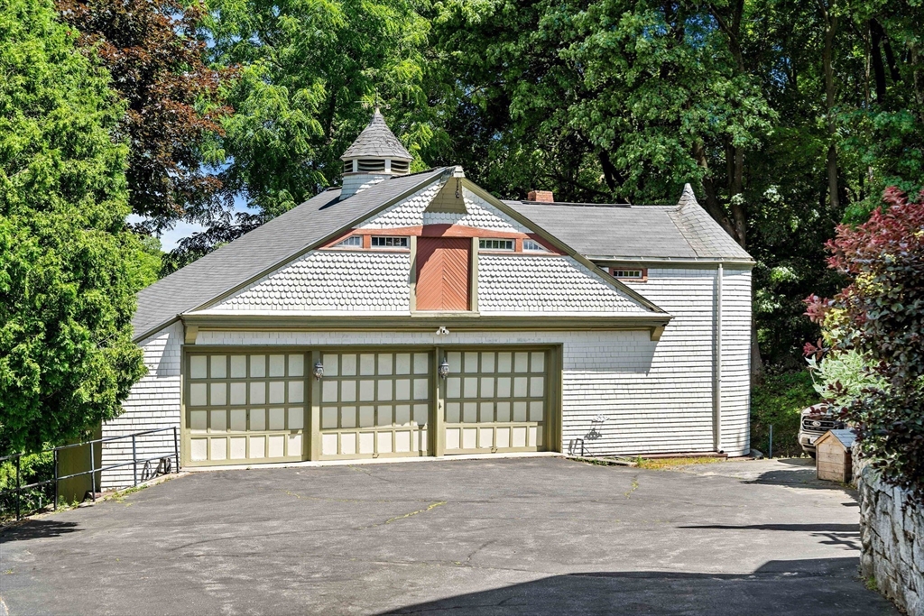 32 Belmont Ave