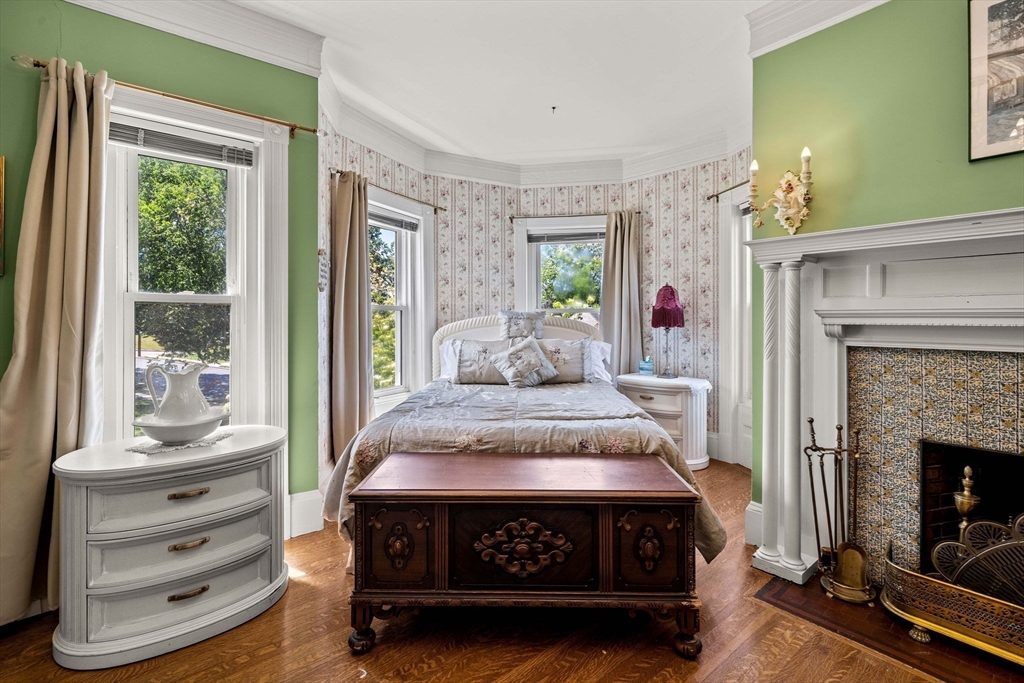 32 Belmont Ave
