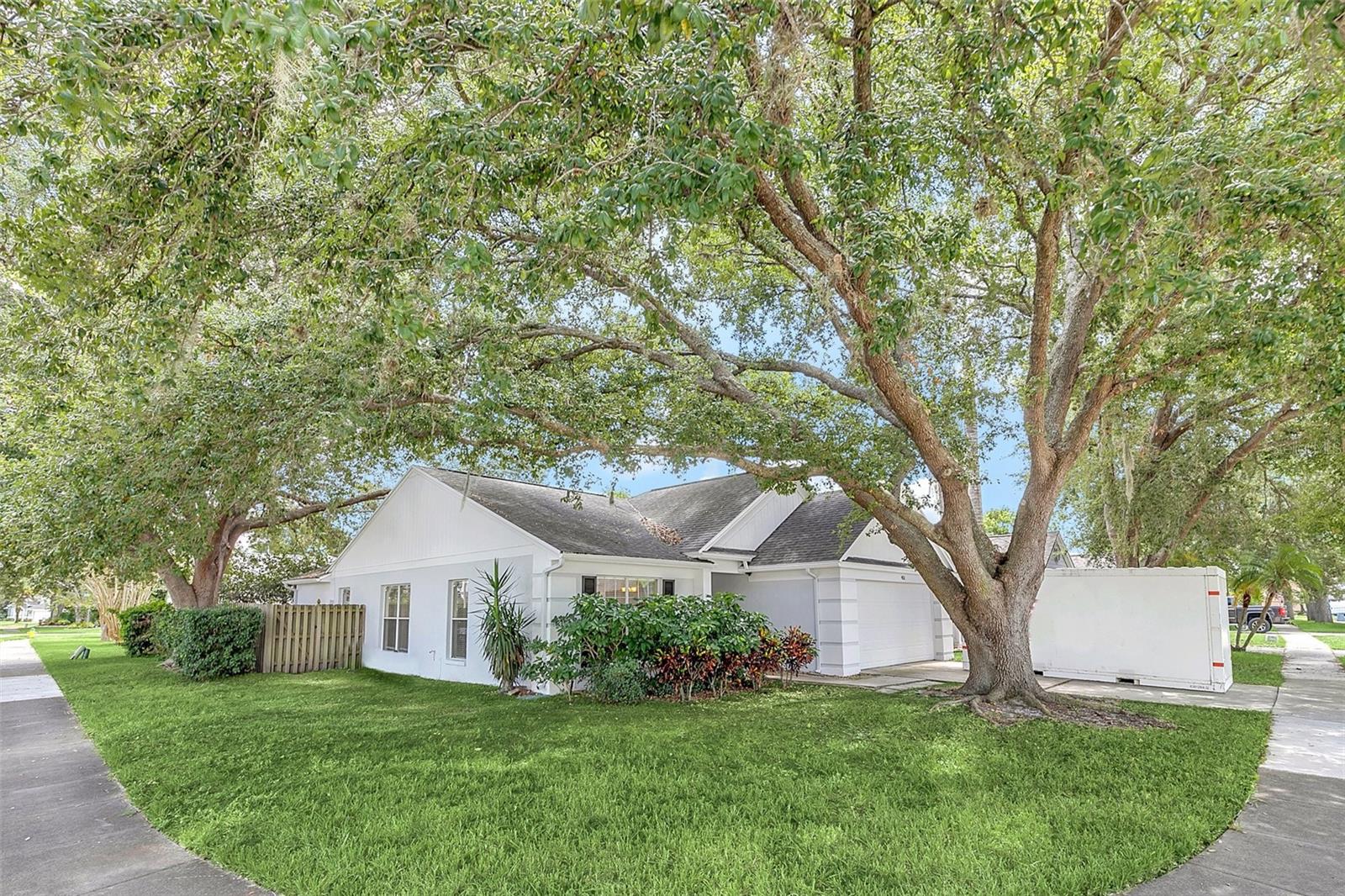 451 QUEENSBRIDGE DR