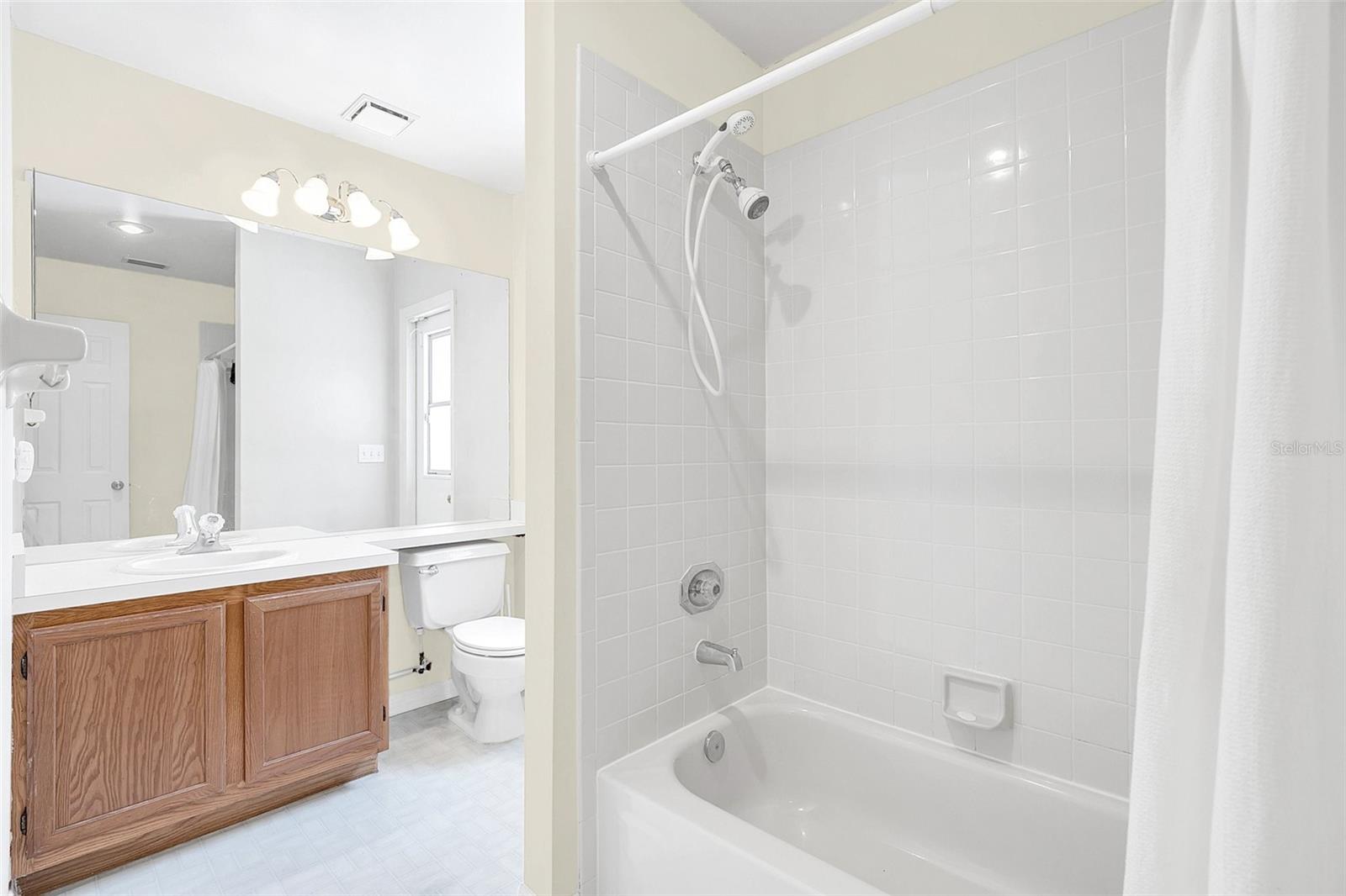 451 QUEENSBRIDGE DR