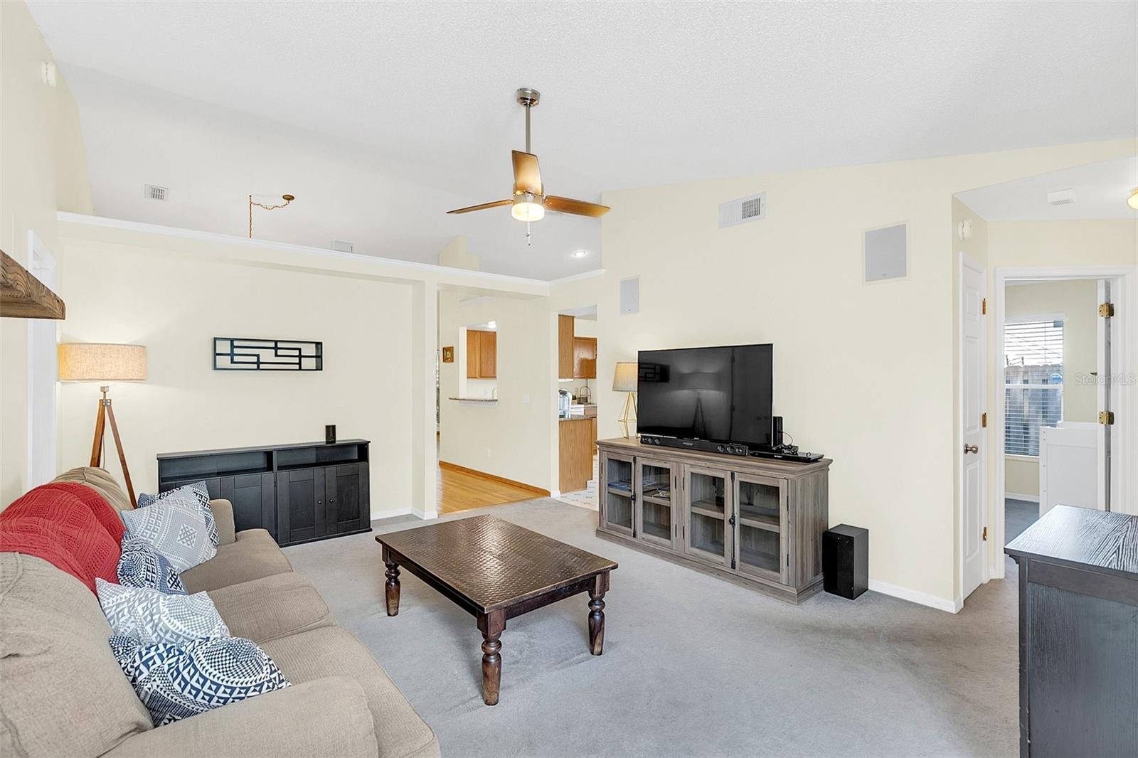 451 QUEENSBRIDGE DR