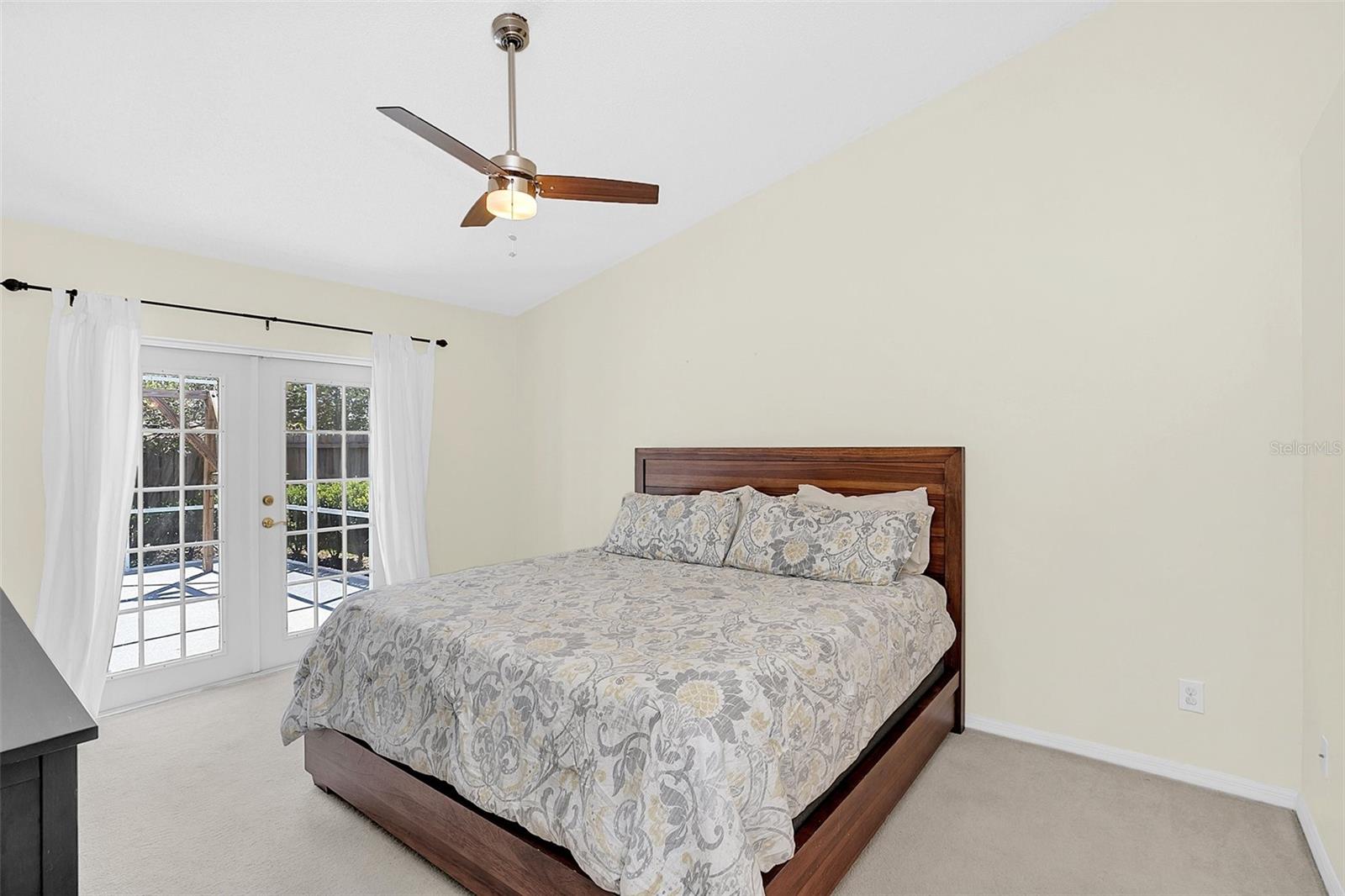 451 QUEENSBRIDGE DR