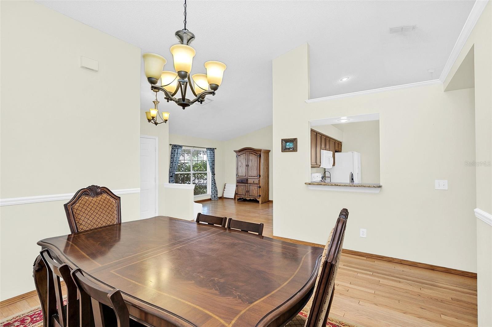 451 QUEENSBRIDGE DR