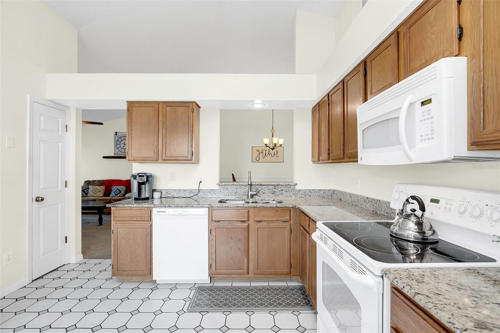451 QUEENSBRIDGE DR