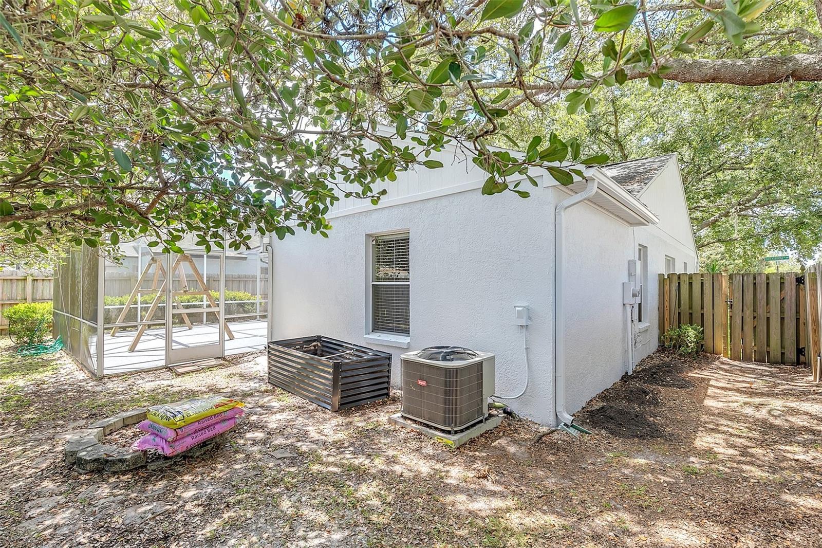451 QUEENSBRIDGE DR