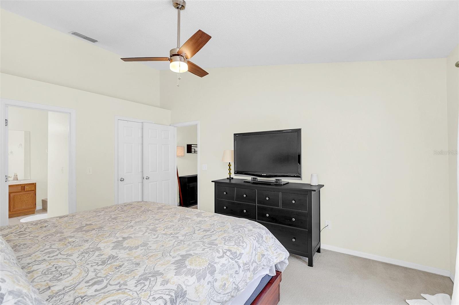 451 QUEENSBRIDGE DR
