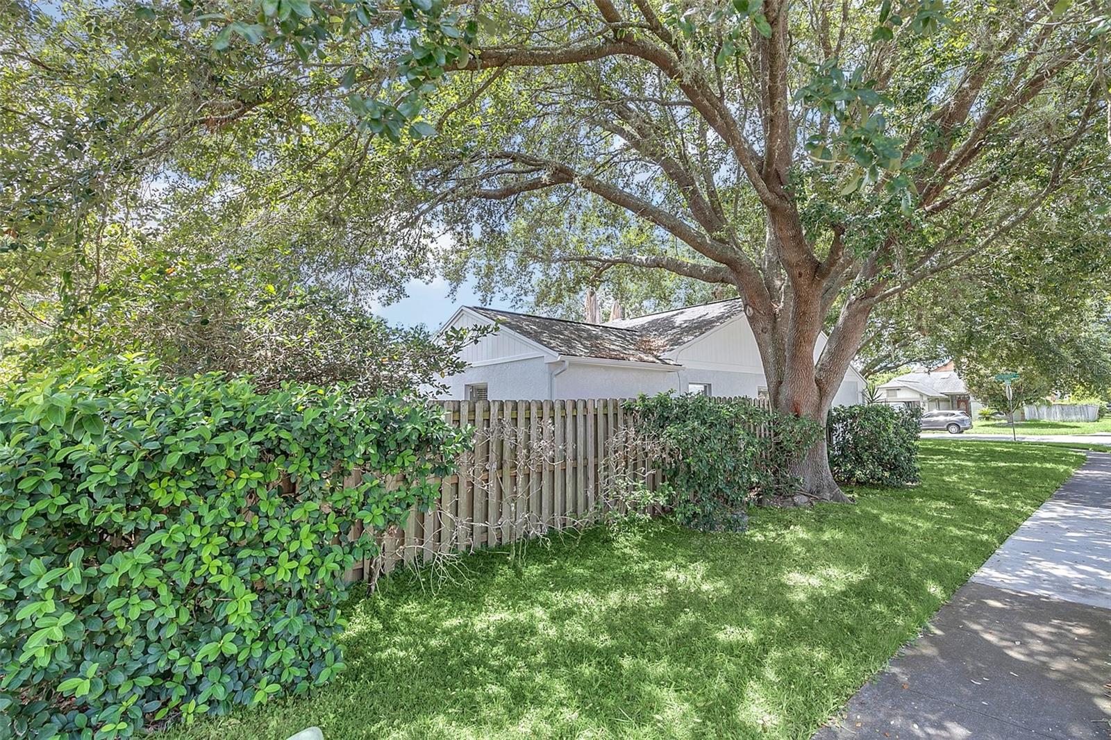 451 QUEENSBRIDGE DR