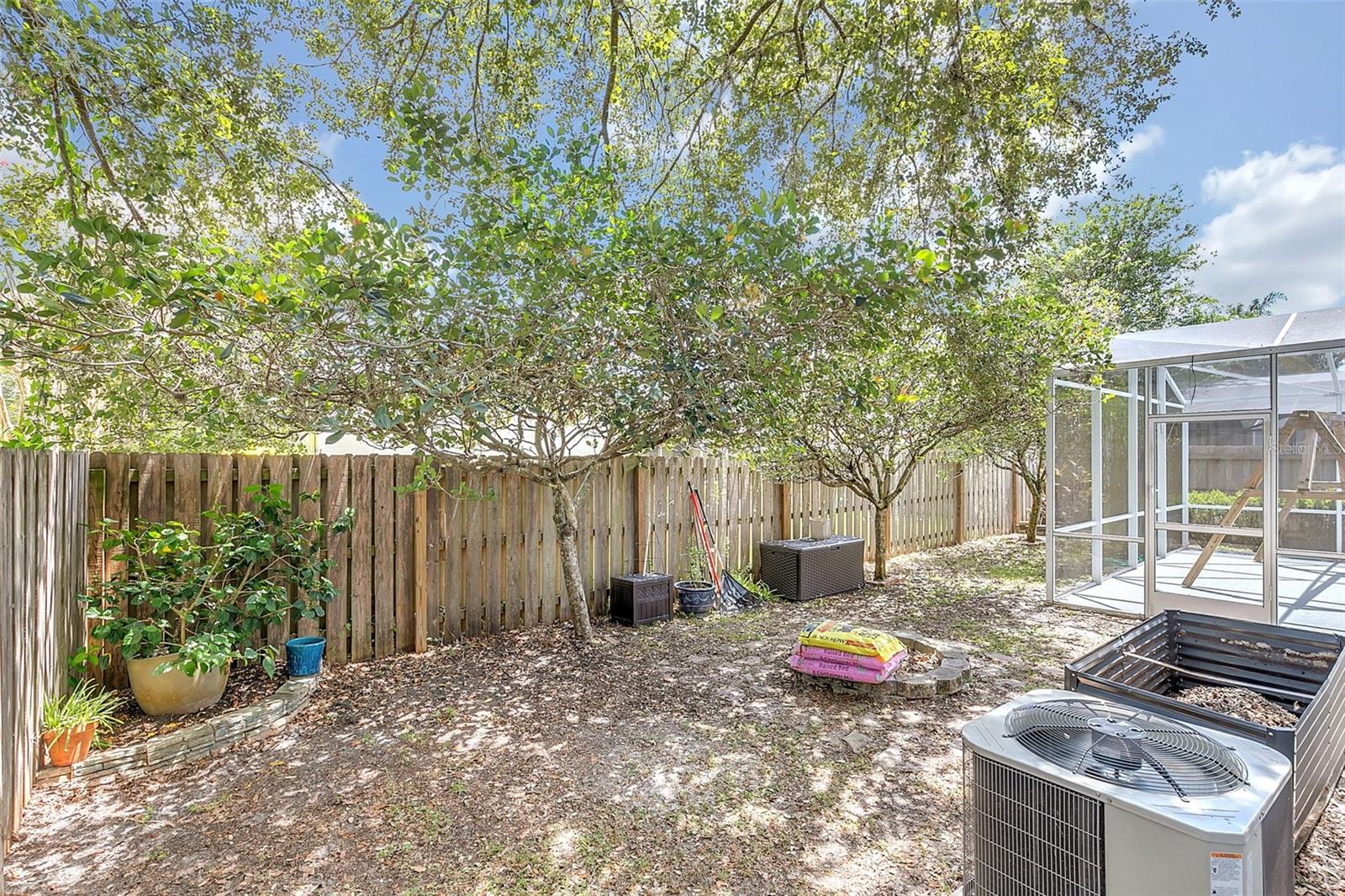 451 QUEENSBRIDGE DR