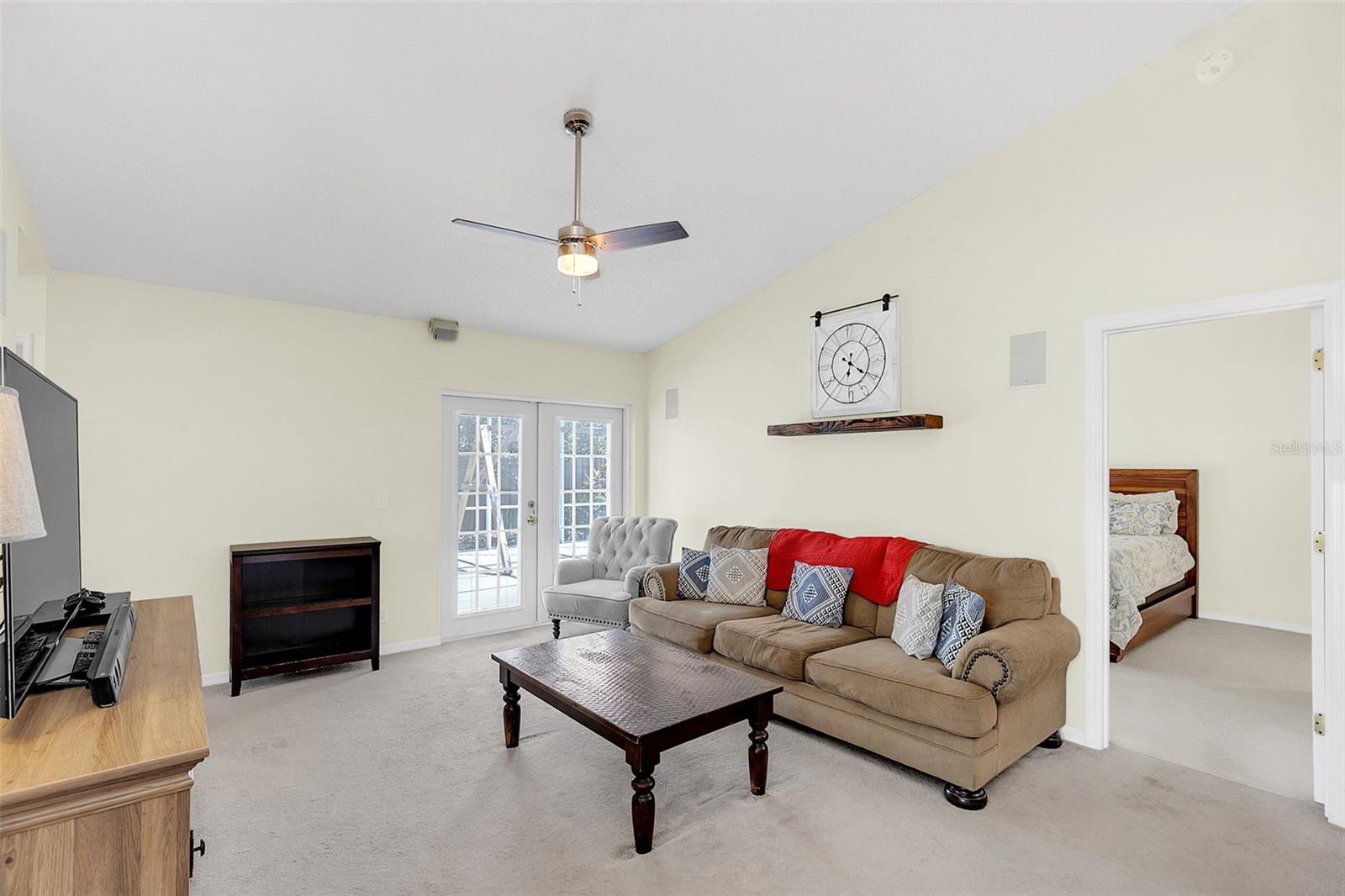 451 QUEENSBRIDGE DR