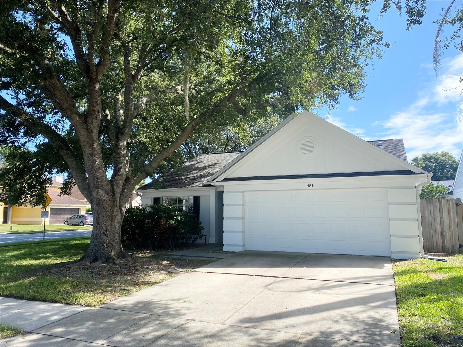 451 QUEENSBRIDGE DR