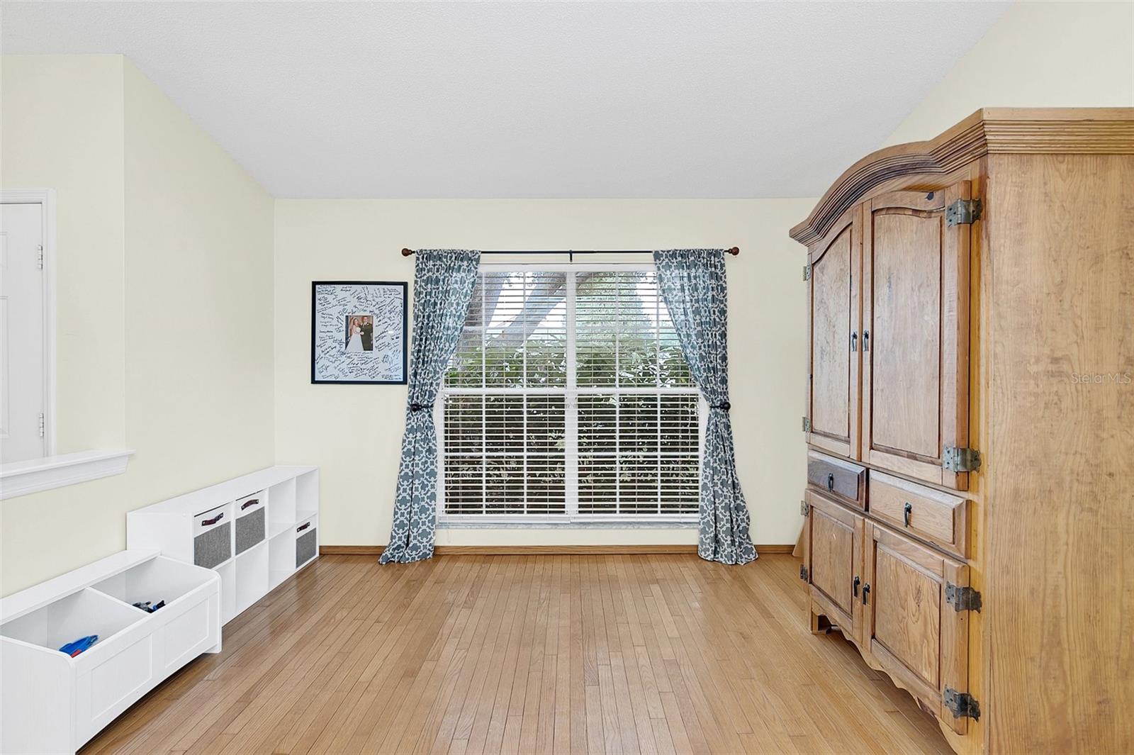 451 QUEENSBRIDGE DR