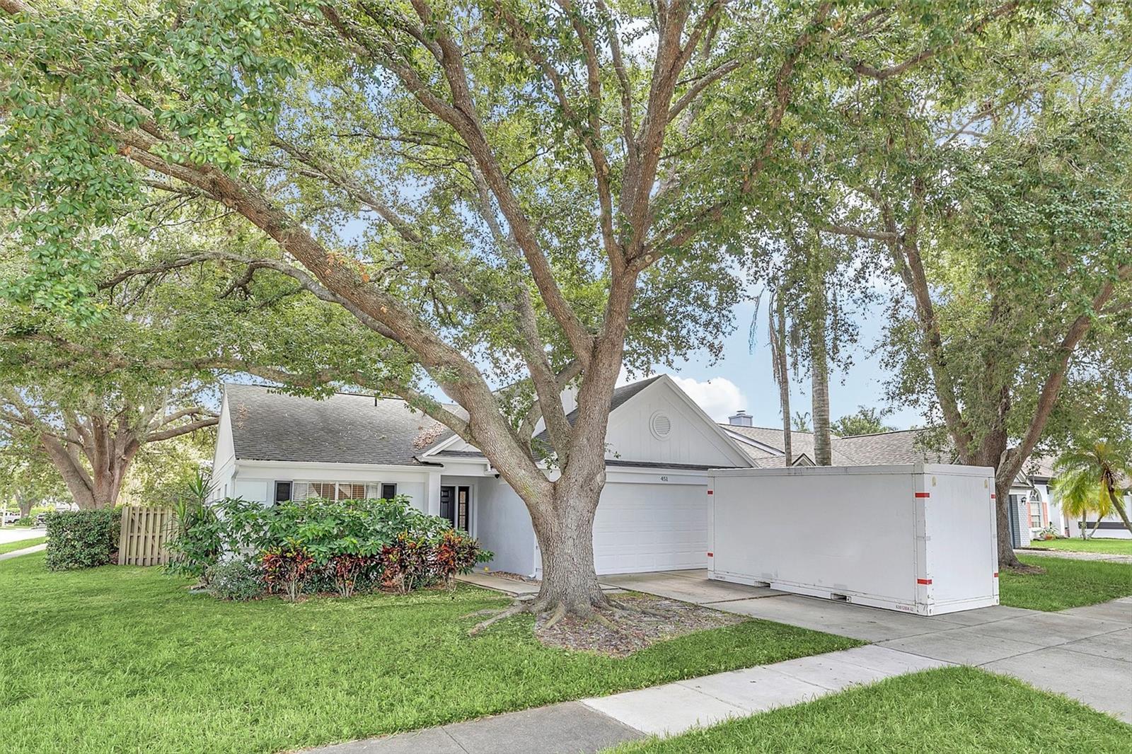 451 QUEENSBRIDGE DR