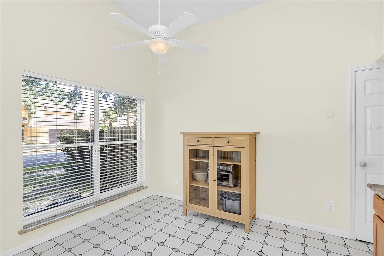 451 QUEENSBRIDGE DR