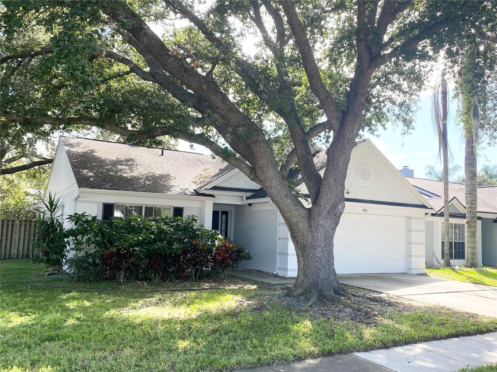 451 QUEENSBRIDGE DR