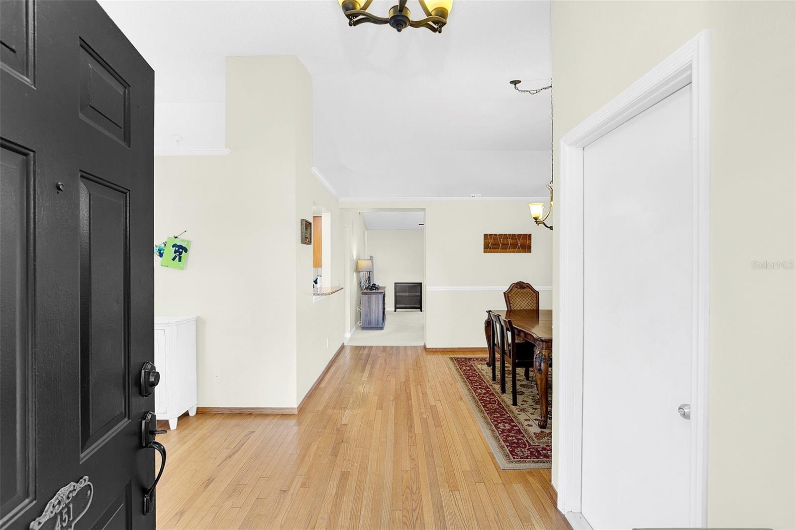 451 QUEENSBRIDGE DR
