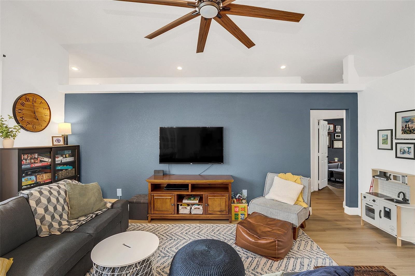 424 CONSERVATORY CV
