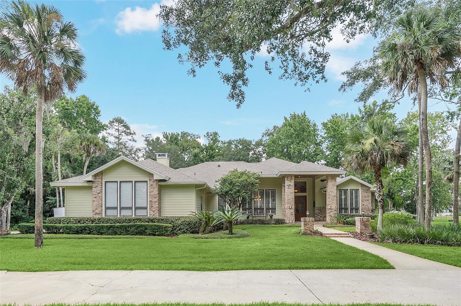 2216 SMOKETREE CT