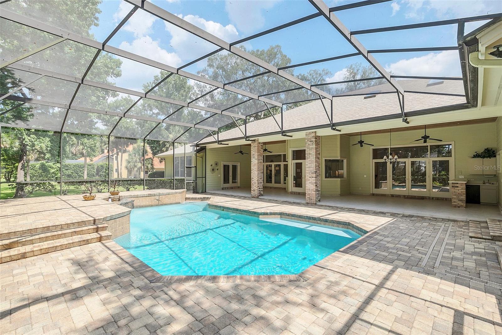 2216 SMOKETREE CT