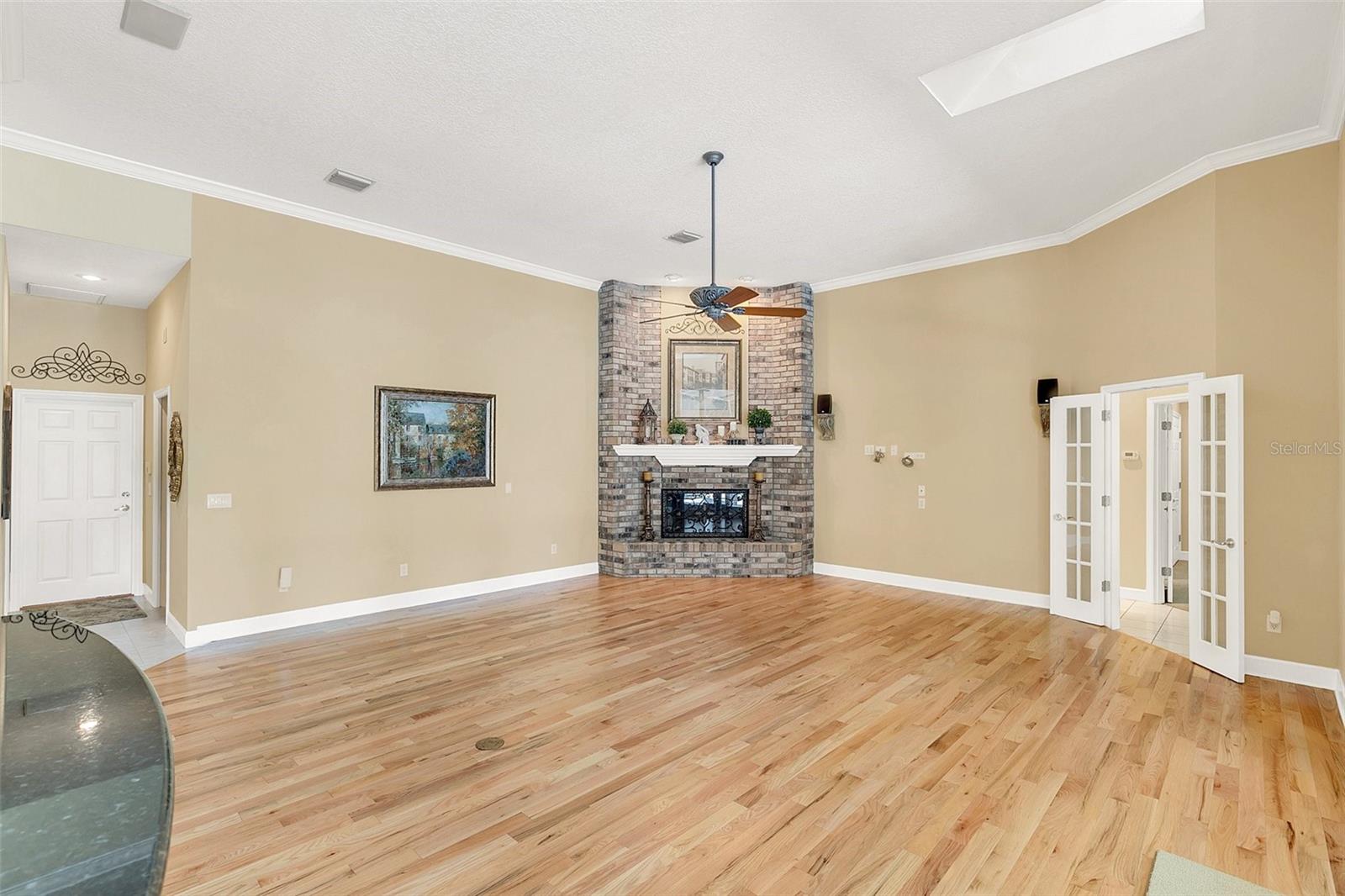 2216 SMOKETREE CT