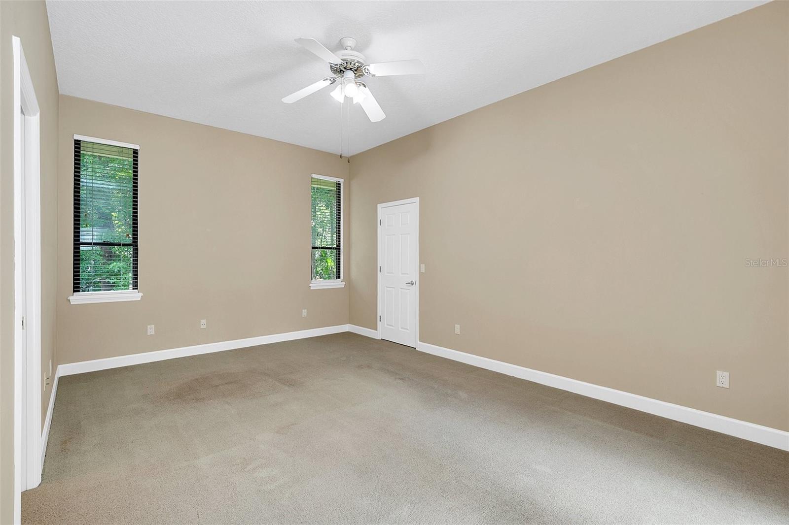 2216 SMOKETREE CT