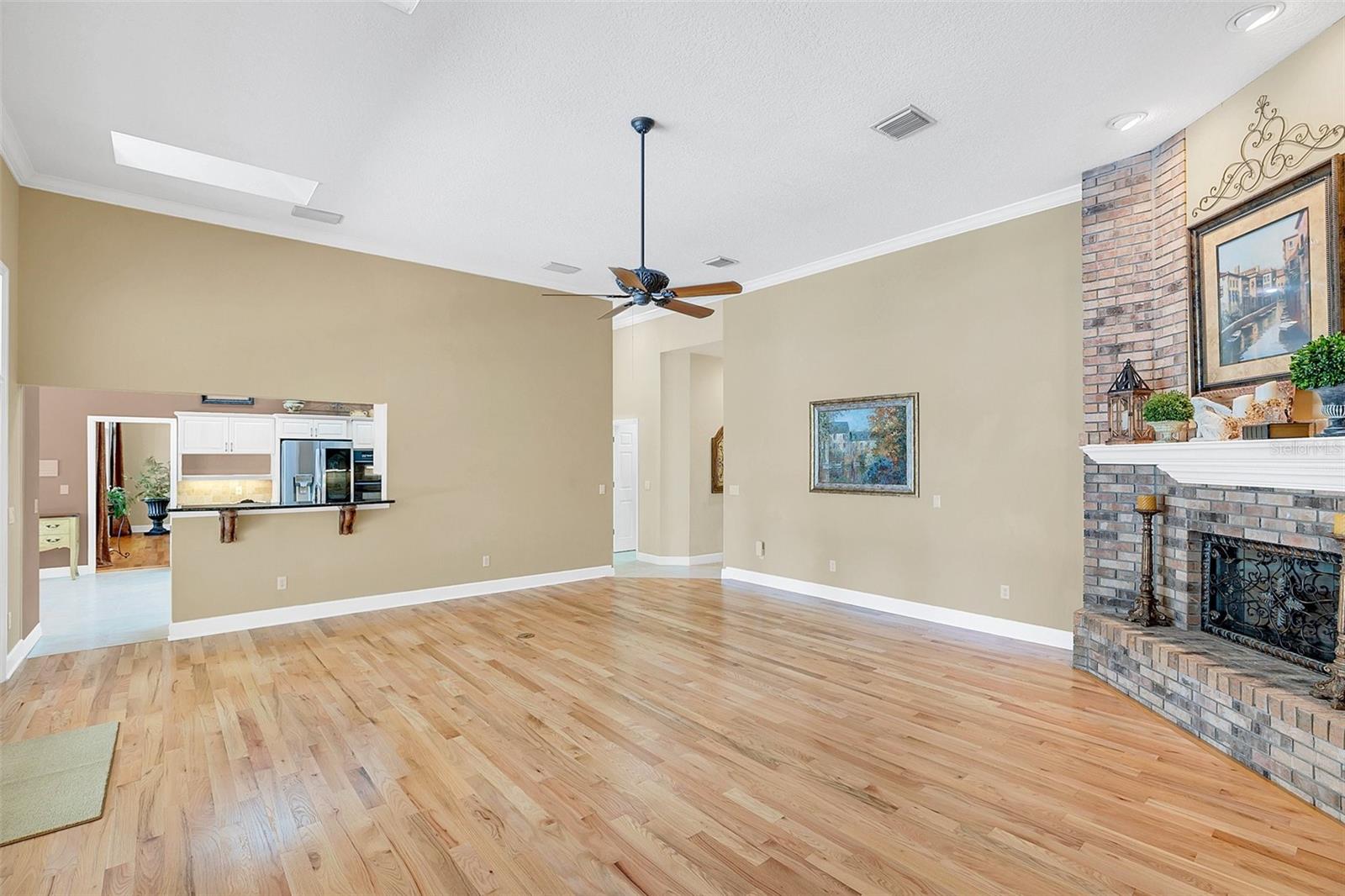 2216 SMOKETREE CT