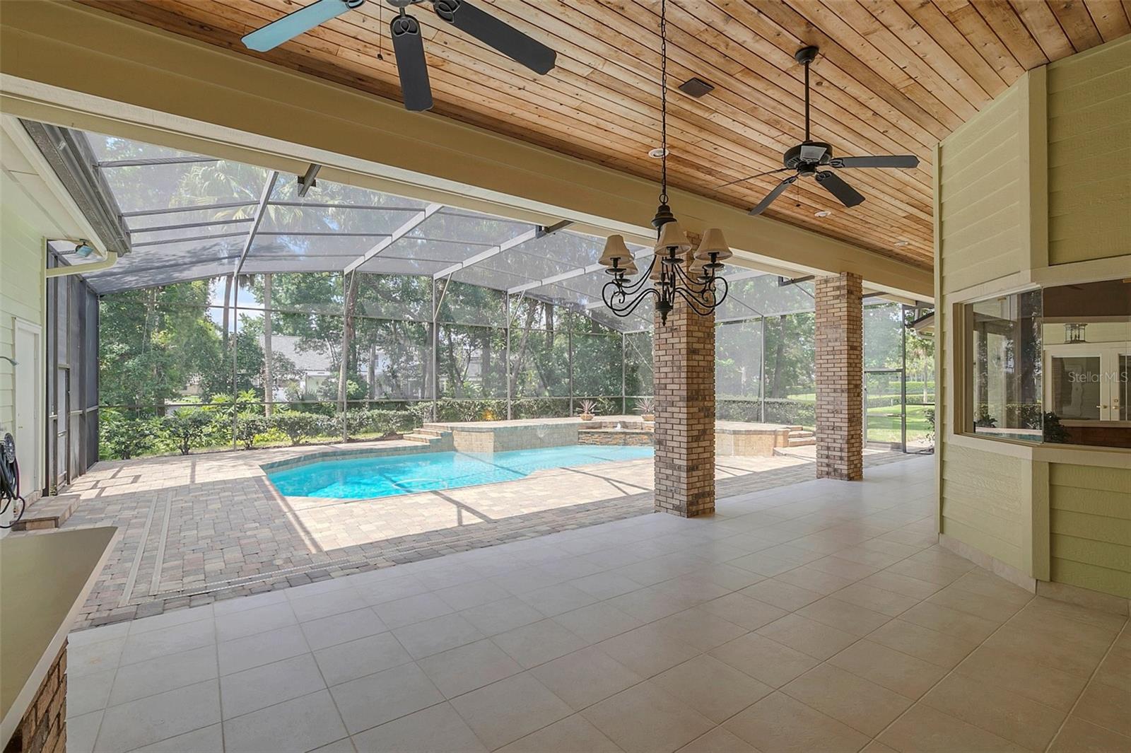 2216 SMOKETREE CT