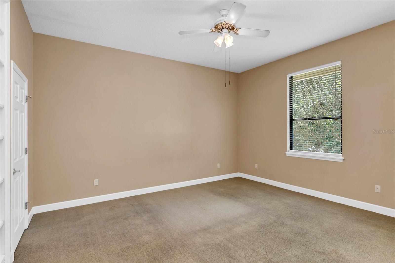 2216 SMOKETREE CT