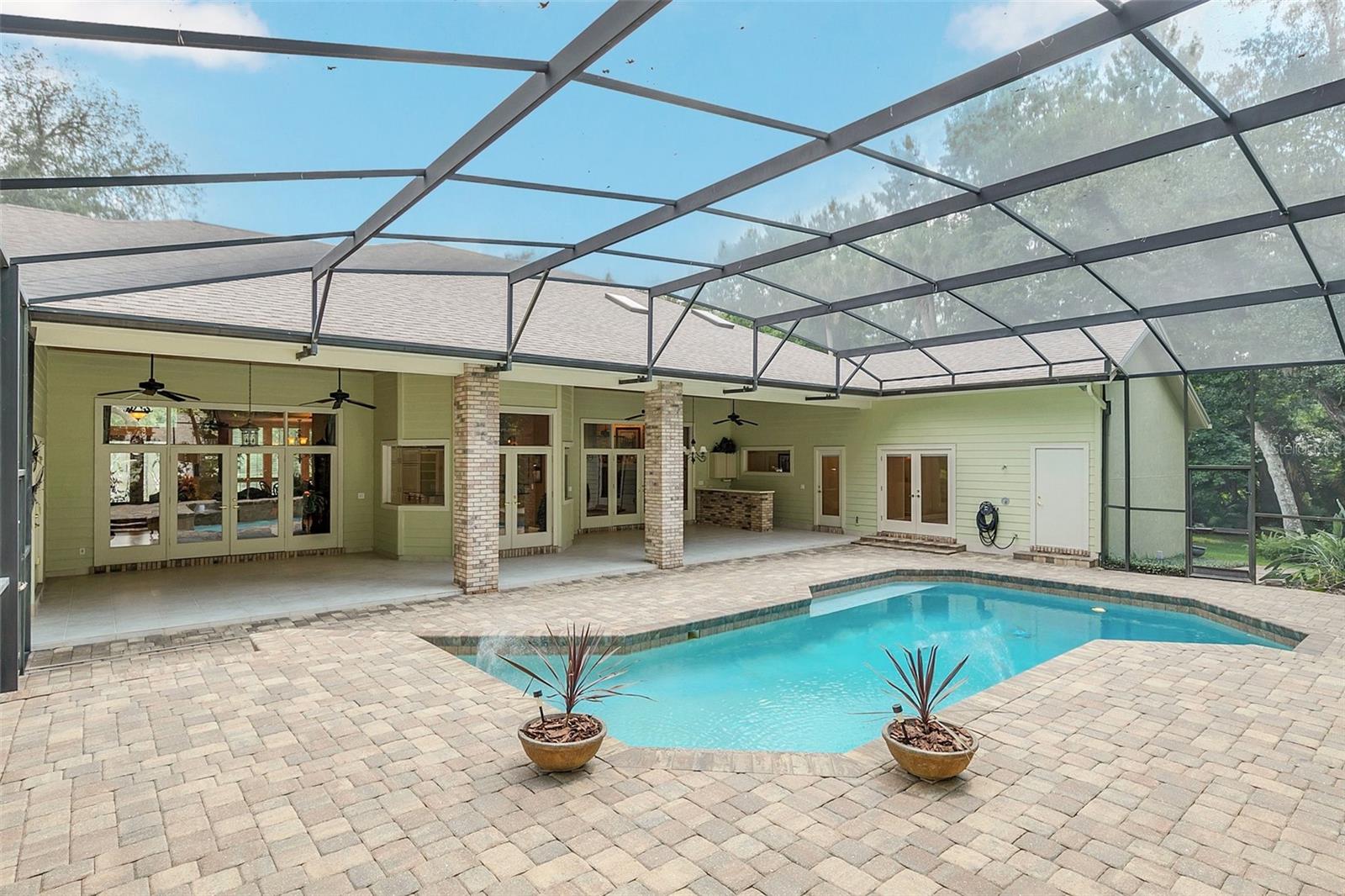 2216 SMOKETREE CT