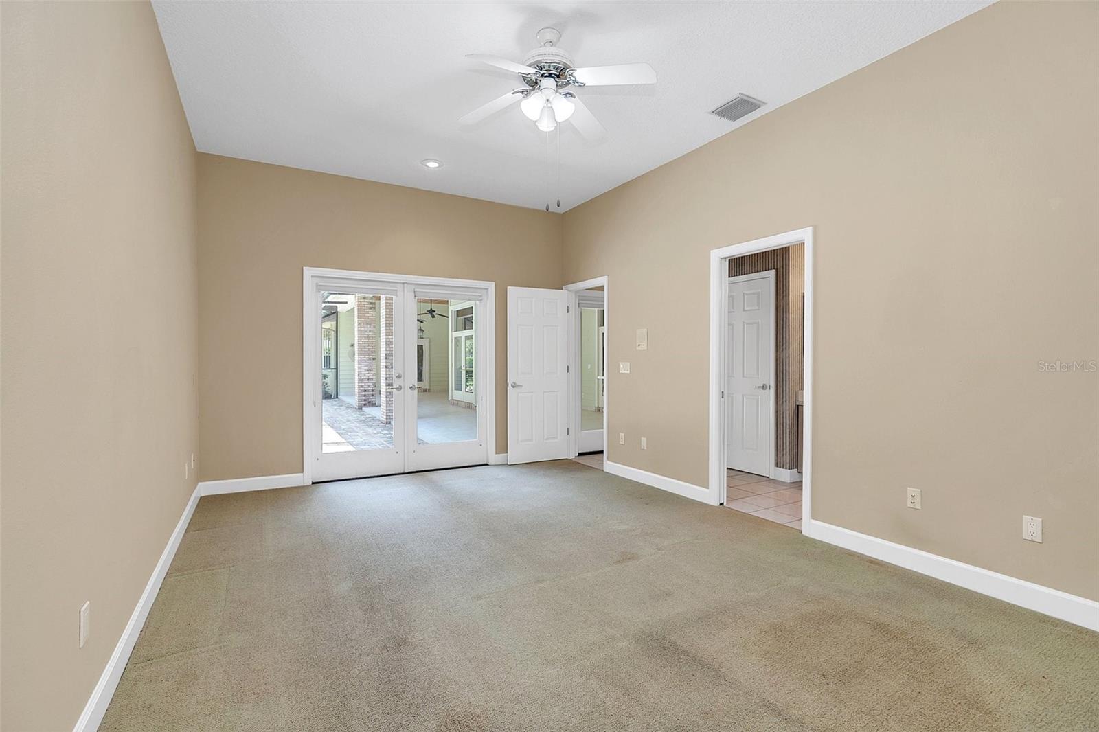 2216 SMOKETREE CT