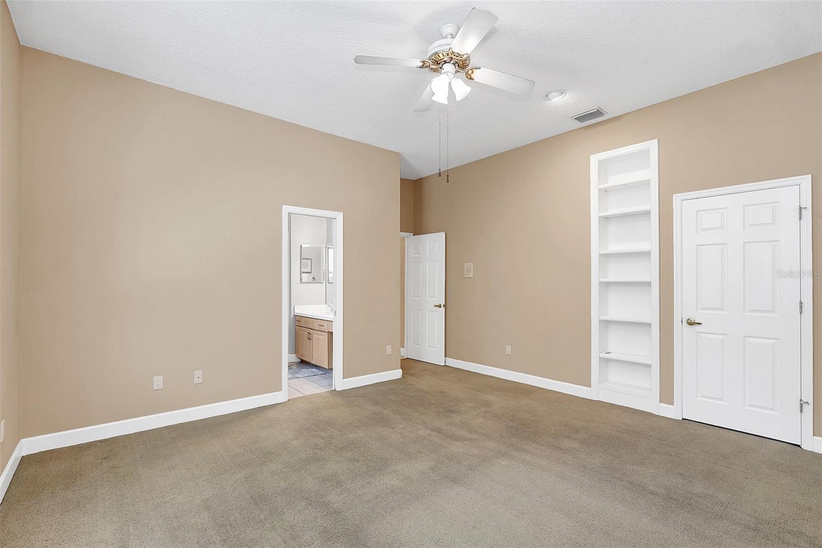 2216 SMOKETREE CT