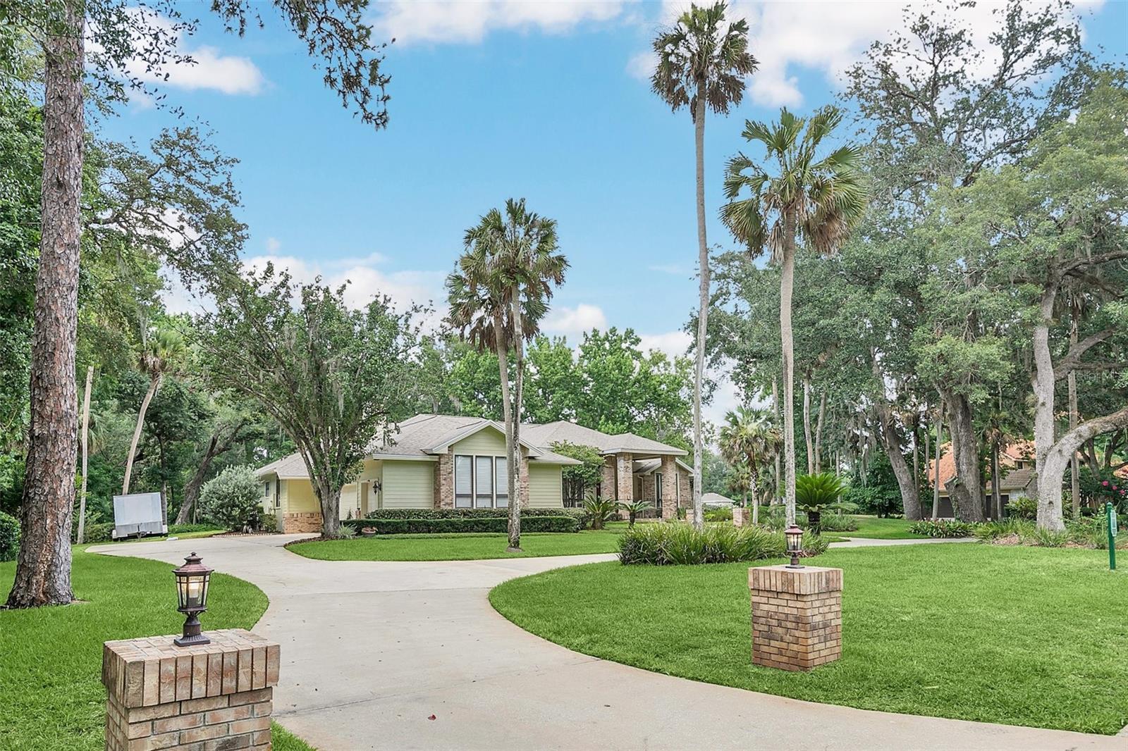 2216 SMOKETREE CT