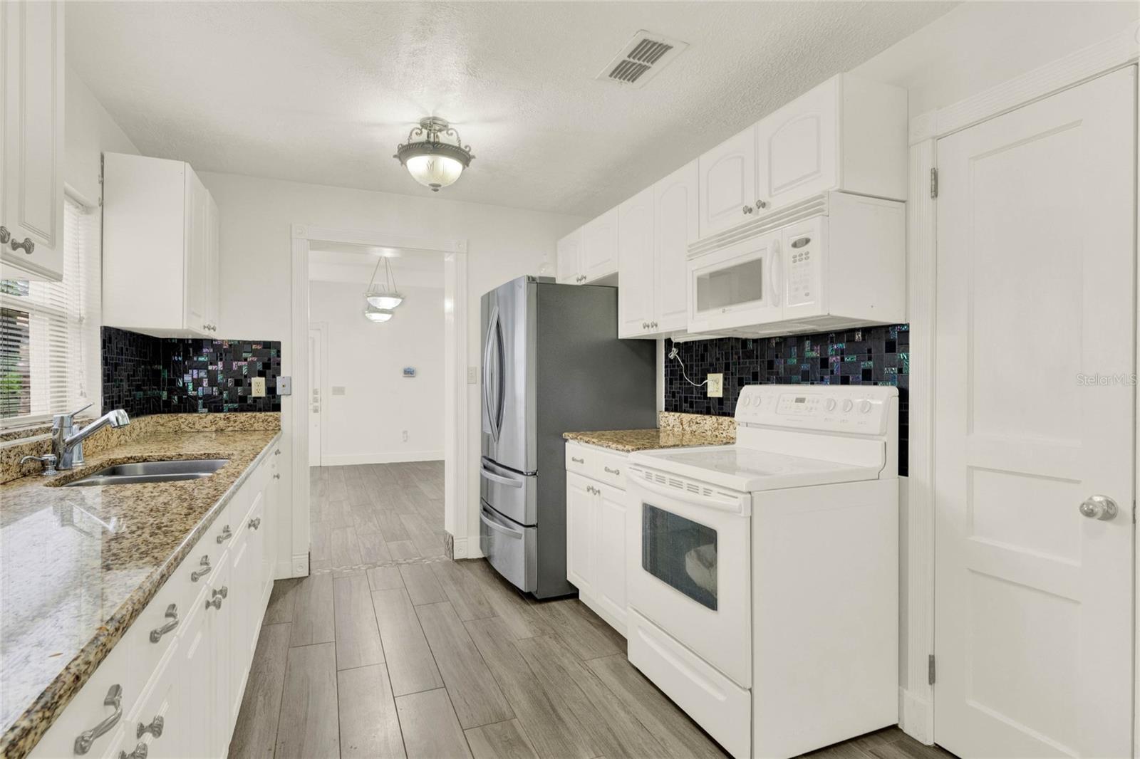 201 FOREST AVE