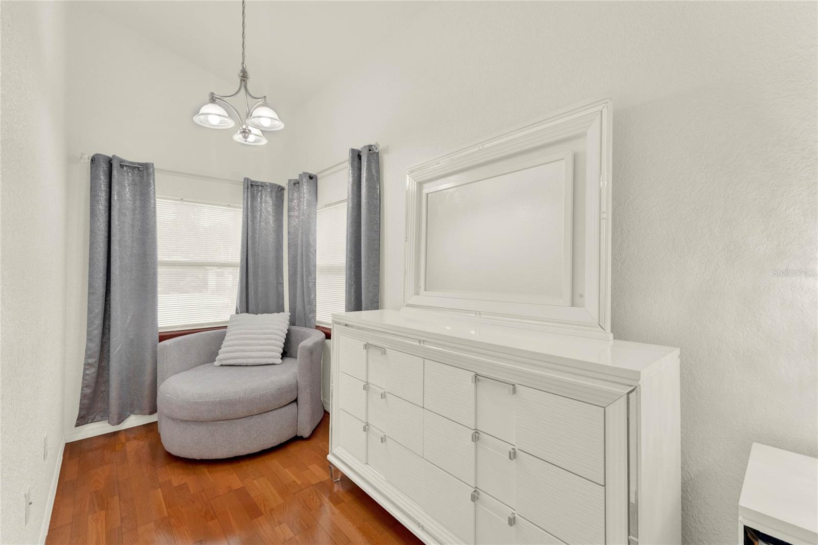 201 FOREST AVE