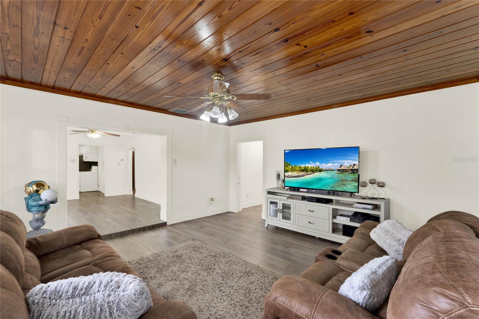 201 FOREST AVE