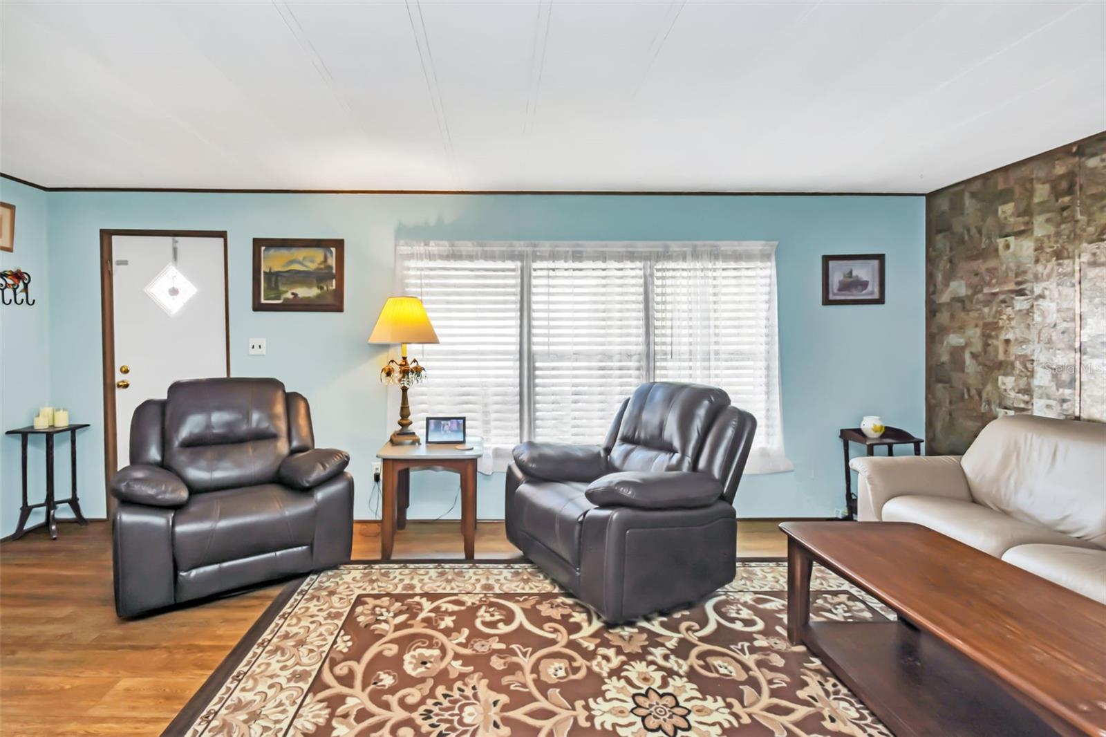 15 LAWRENCE CT