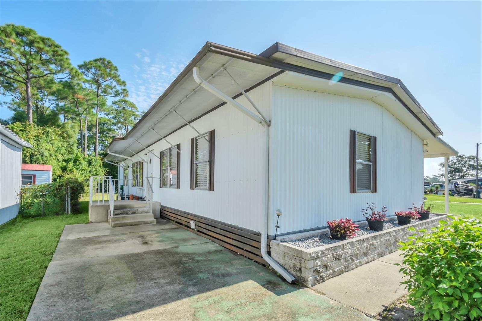 15 LAWRENCE CT