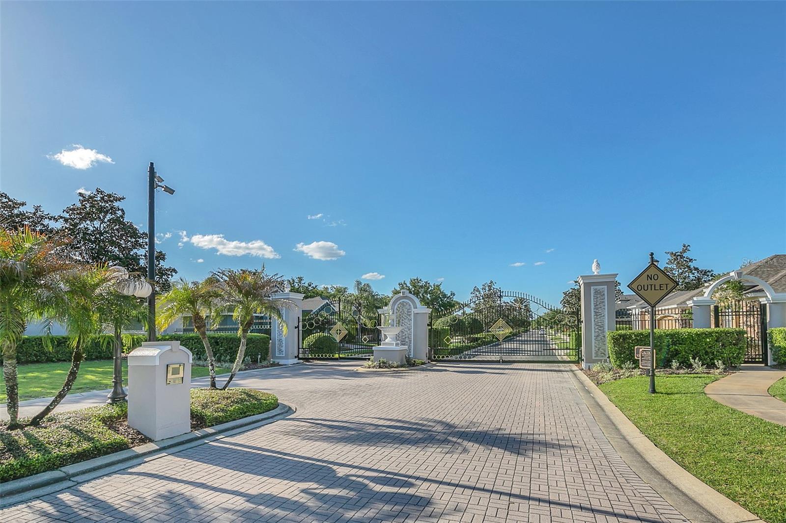 1554 SAINT REGIS PT